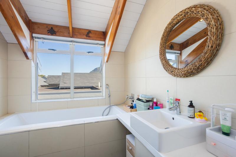 6 Bedroom Property for Sale in Lake Michelle Western Cape